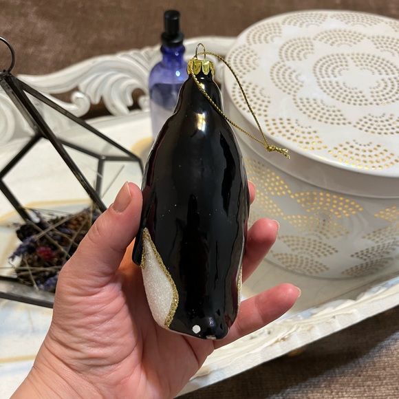 NWOT Emperor Penguin & Baby Christmas Ornament - Picture 2 of 5